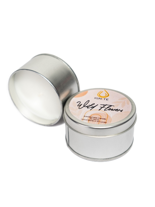 Scented travel candle in a tin with vanilla skies